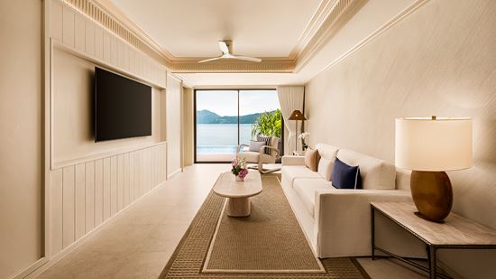Club Beachfront Pool Suite