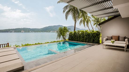Club Beachfront Pool Suite