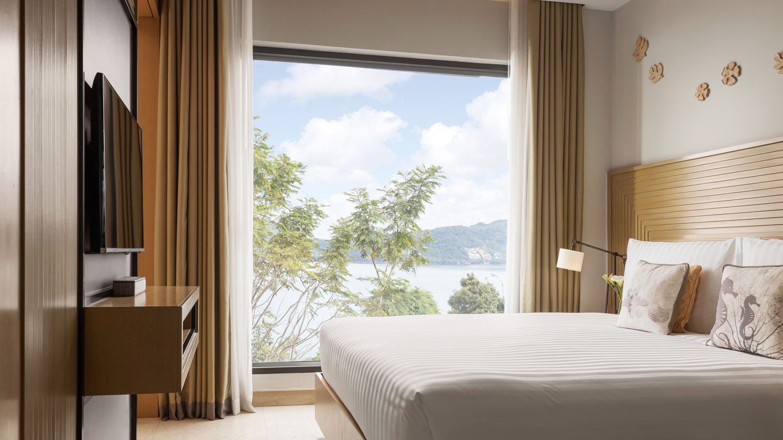 One Bedroom Suite Ocean Coral Lounge -  מארי פוקט (Amari Phuket)