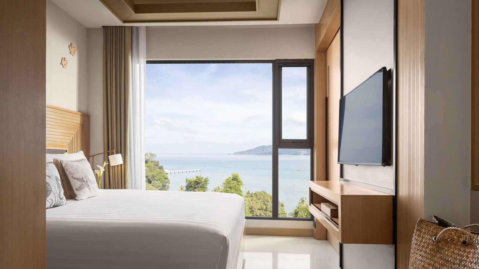 One Bedroom Suite Ocean View Coral Lounge -  מארי פוקט (Amari Phuket)