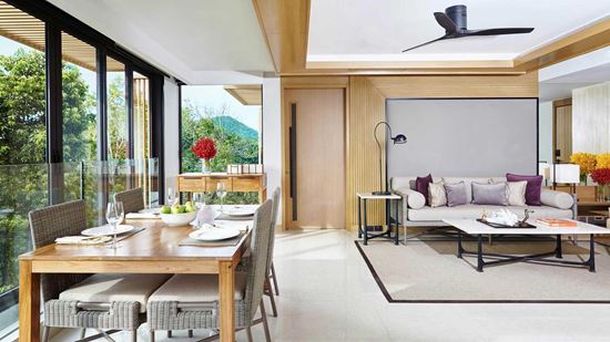 Dining table in Two Bedroom Suite Ocean Coral Lounge