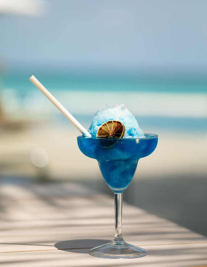 Cocktail and setting at SOAQ - Amari Raaya Maldives