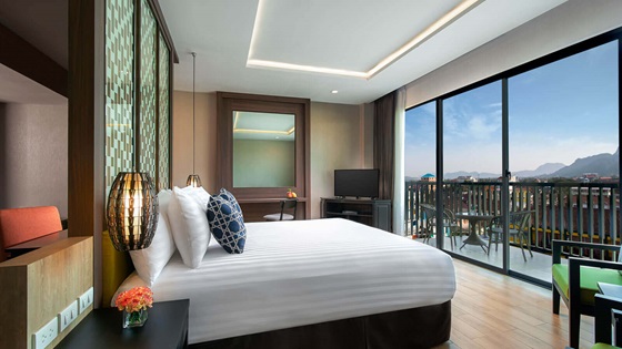 Deluxe City View with Balcony - อมารี วังเวียง