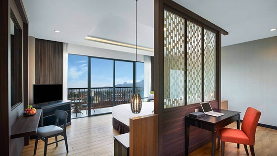 Deluxe City View with Balcony - อมารี วังเวียง