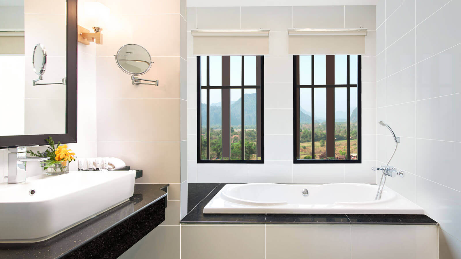 Bathroom in Grand Deluxe River View - อมารี วังเวียง