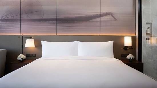 Deluxe City View - King Bedroom