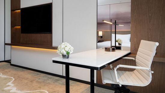 Deluxe City View - Working Desk