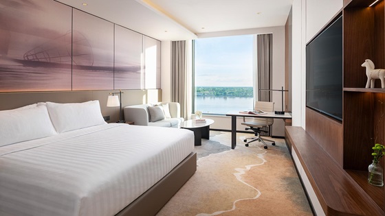 Deluxe River View - King Bedroom - Amari Vientiane