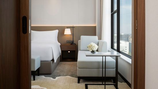 Executive Suite City View - Bedroom Sofa