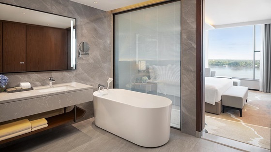 Executive Suite River View - Bathroom - Amari Vientiane