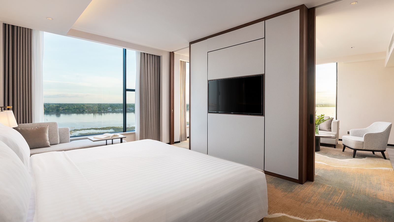 Executive Suite River View - Bedroom - Amari Vientiane