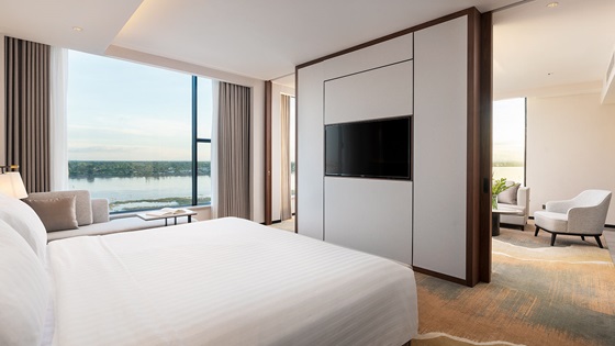 Executive Suite River View - Bedroom - Amari Vientiane