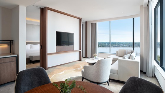 Executive Suite River View - Living Area - Amari Vientiane