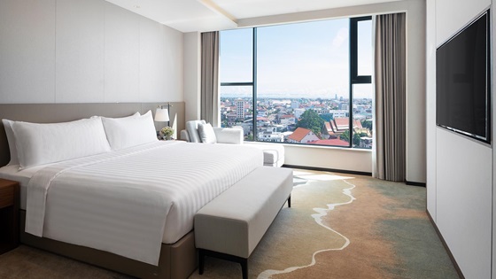 Junior Suite City View - Bedroom - Amari Vientiane