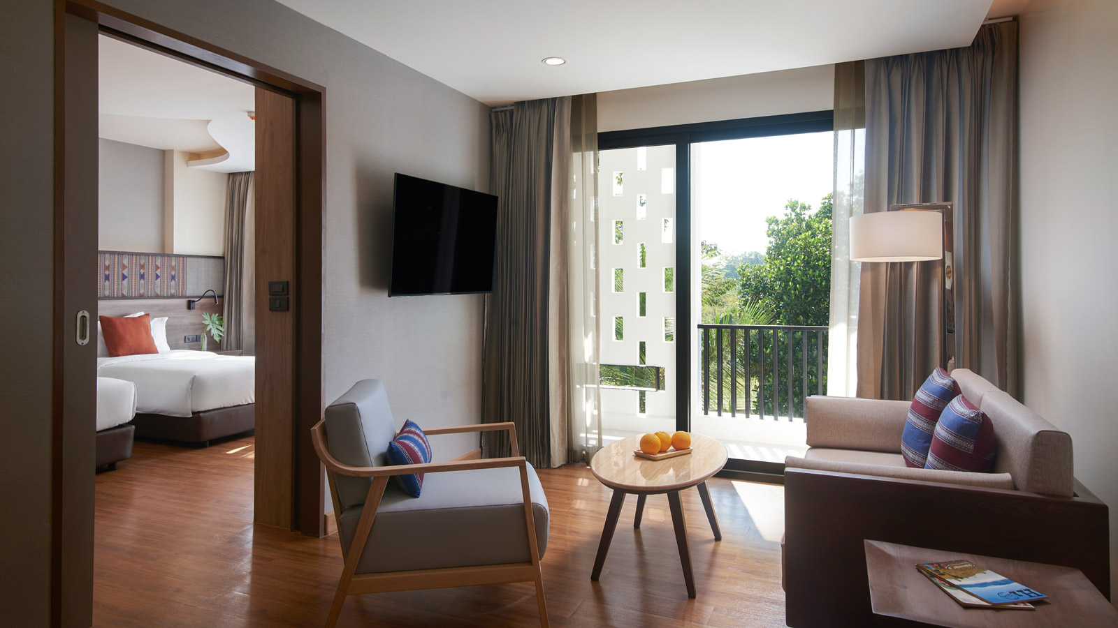 Separate living room in One Bedroom Suite - Emmaline Hotel Nan - 楠府安瑪蓮酒店