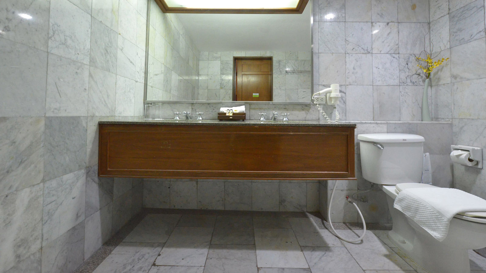 Two Bedroom Family Suites - Bathroom at Loei Palace Hotel - Loei Palace Hotel