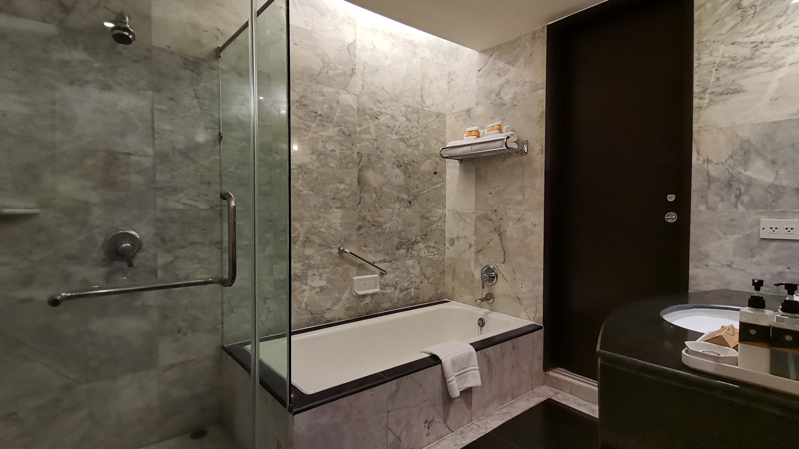 Premier Suite Bathroom - The Tide Resort - 观潮度家村
