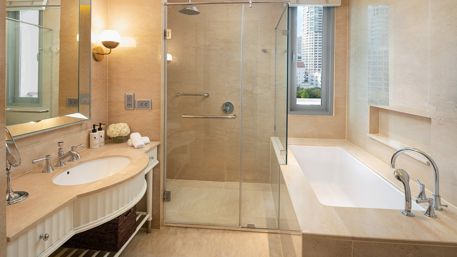 Junior Suite Prestige - Oriental Residence Bangkok
