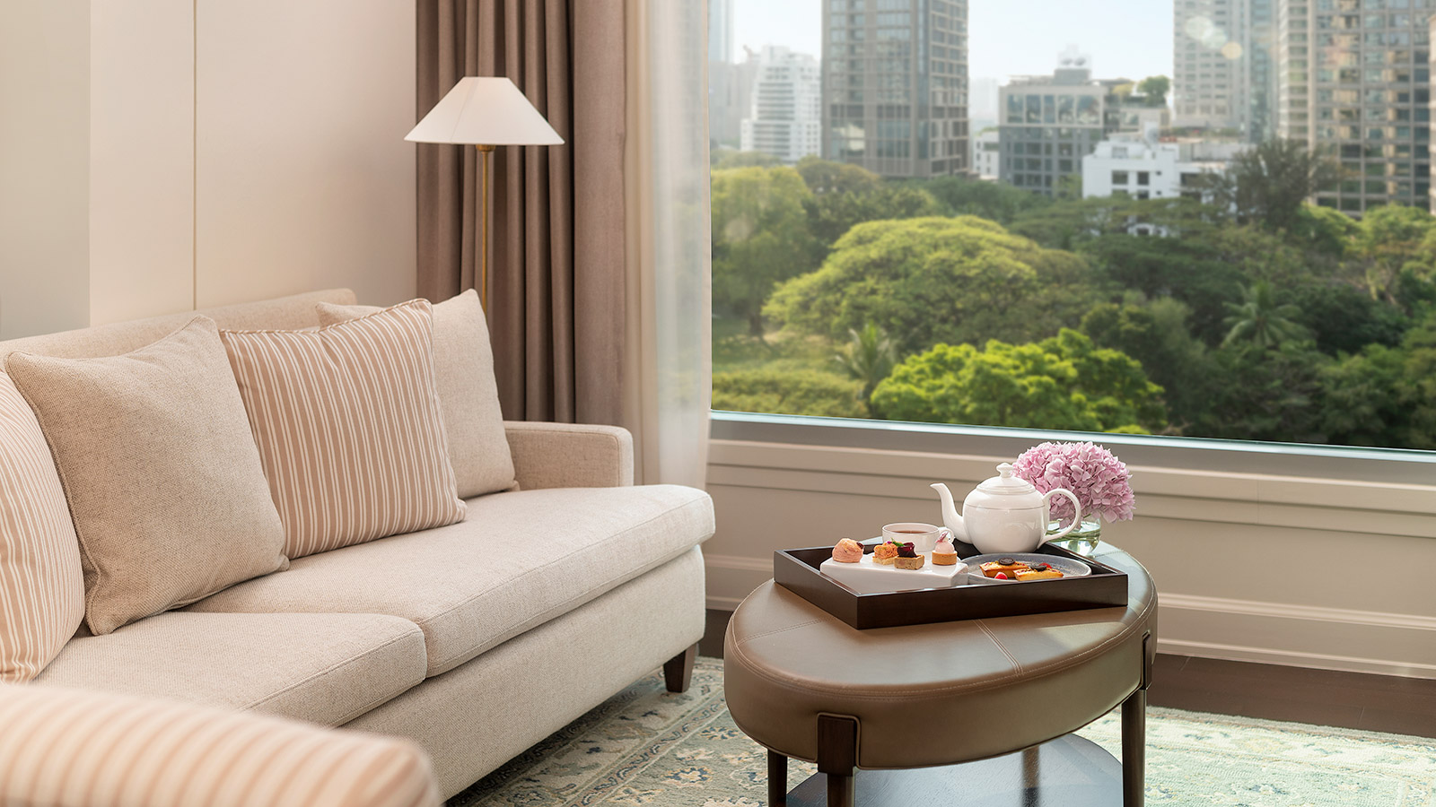One Bedroom Corner Prestige - Oriental Residence Bangkok