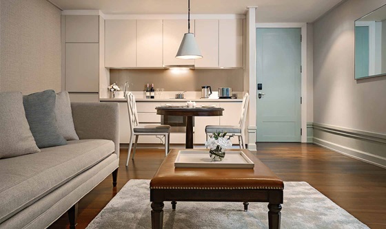 Dining table and kitchenette in One Bedroom Suite City View - Oriental Residence Bangkok