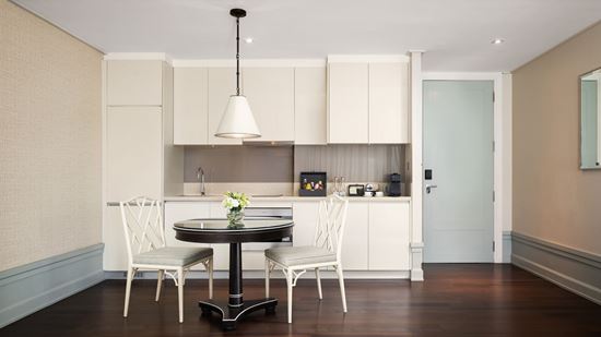 Dining Area in One Bedroom Suite Park View Dining Area in One Bedroom Suite Park View