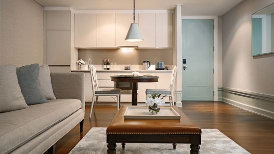 one-bedroom-suite_living-and-dining-area-1