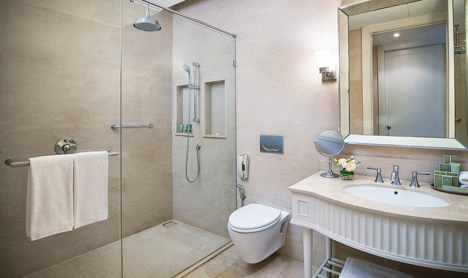 En-suite bathroom of second bedroom in Three Bedroom Suite - Oriental Residence Bangkok