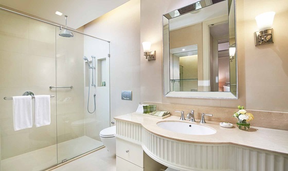 En-suite bathroom of second bedroom in Two Bedroom Suite - Oriental Residence Bangkok