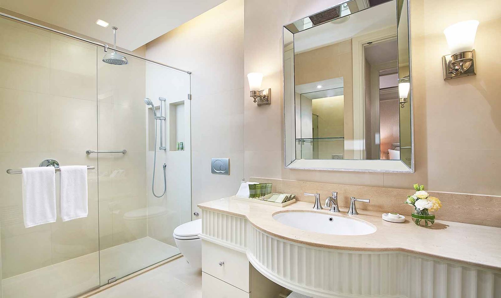 En-suite bathroom of second bedroom in Two Bedroom Suite - Oriental Residence Bangkok