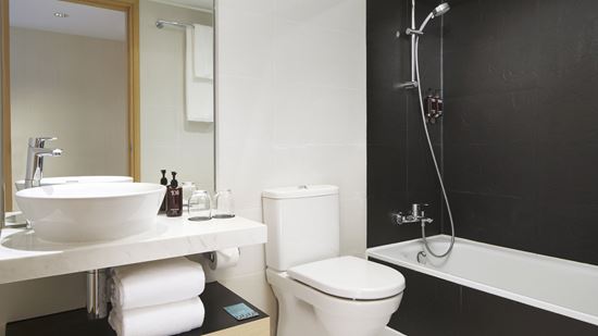 Superior Family Bathroom - Hotel 108, Hong Kong Superior Family Bathroom - Hotel 108, Hong Kong