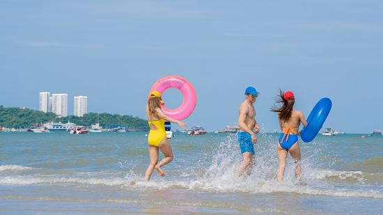 Beach - Friends Running To The Beach