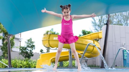 SPLASH Swimming Pool - Lifestyle SPLASH Swimming Pool - Lifestyle