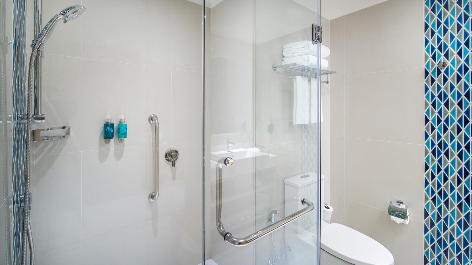 Superior Family Bathroom - OZO צפון פטאיה (OZO North Pattaya)