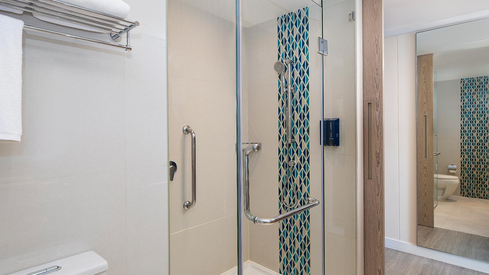 Superior Bathroom - OZO North Pattaya