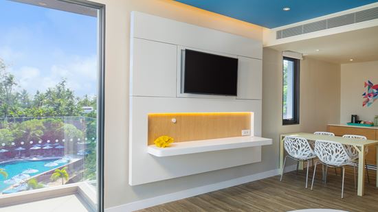 one-bedroom-suite-pool-balcony_living-area-2