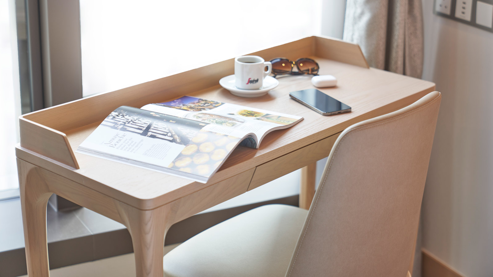 Superior Queen - Work space - Y Hotel Hong Kong (Images are a visual preview and may vary) - Y Hotel Hong Kong
