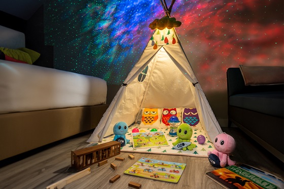 In-Room Camping Fun - 普吉岛曜舍度假酒店