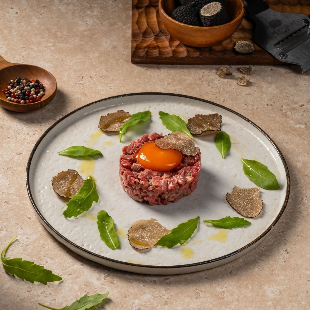 Tartare di Fassona Piemontese con tuorlo marinato e Tartufo Nero 