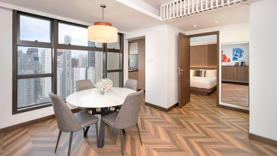 Luxury One Bedroom - Dining Room and Kitchenette