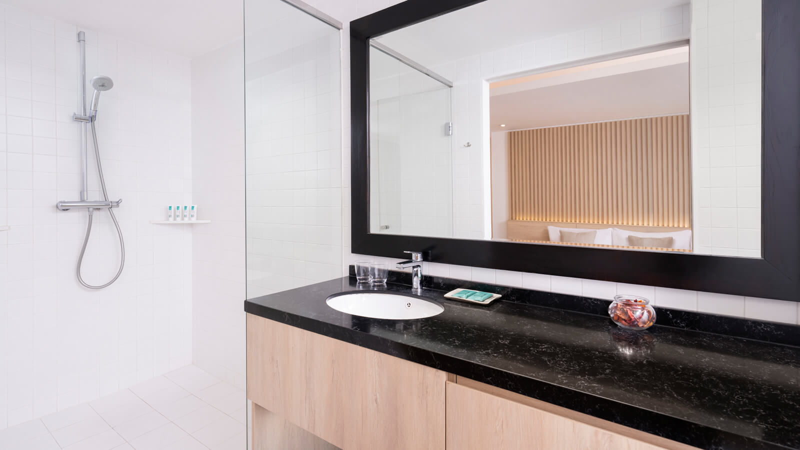 One Bedroom - Bathroom - 香港莎瑪中環服務式公寓