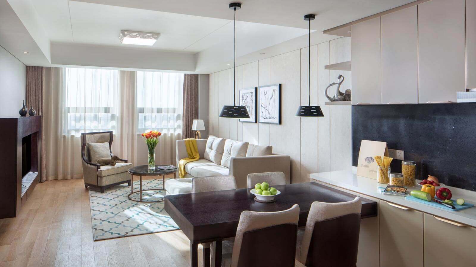 One Bedroom Luxury - Living and Dining Area - 黑龍江莎瑪大慶服務式公寓酒店