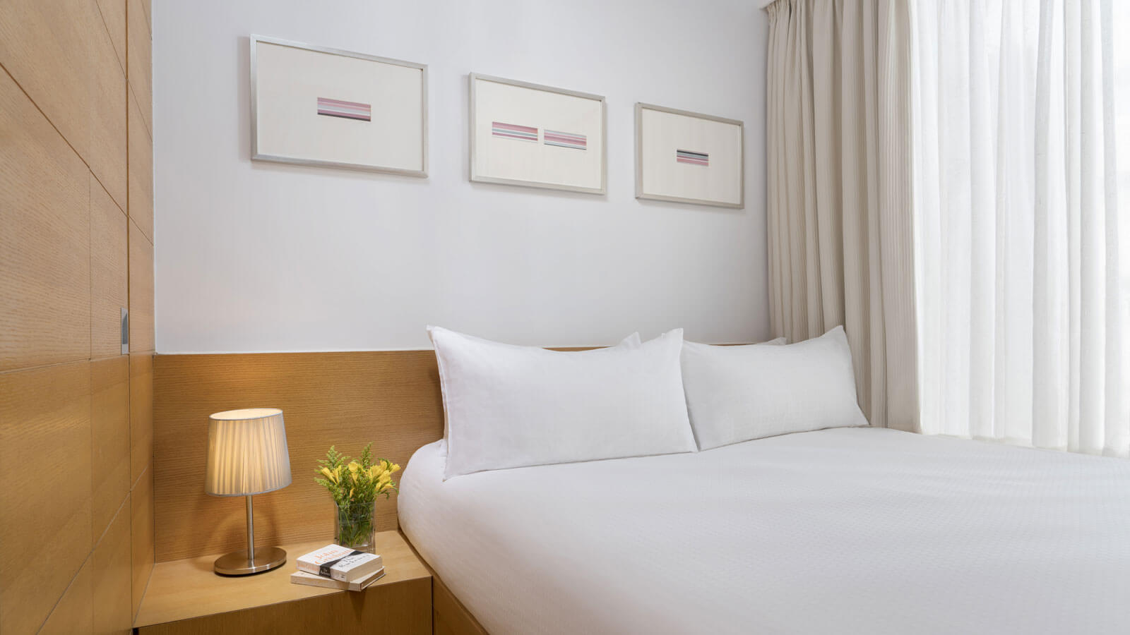 One Bedroom with Balcony - Bedroom - Shama Hollywood Hong Kong