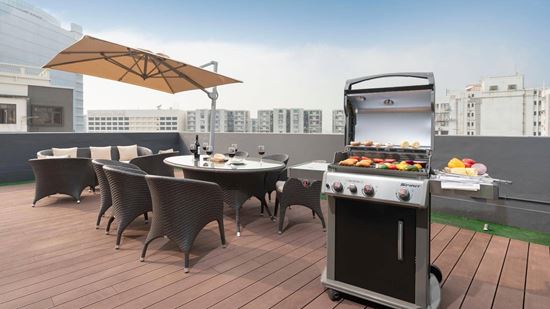 Shama Chill: rooftop garden with barbecue area
