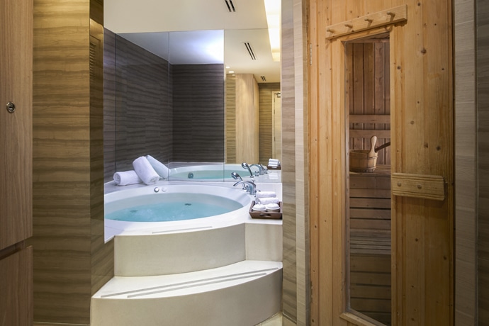 Indoor hot tub and sauna room - Shama Lakeview Asoke Bangkok