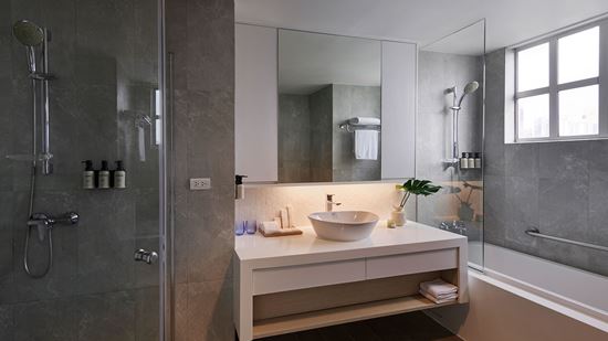 Three Bedroom Lakeview - Bathroom