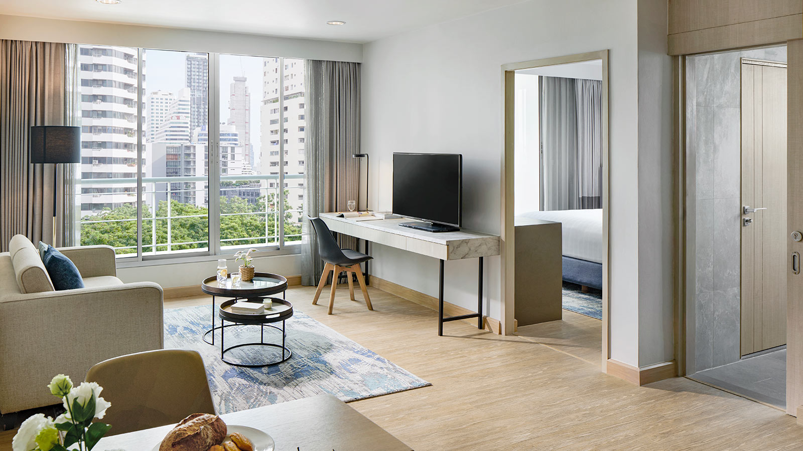 One Bedroom - Living Area - 曼谷莎瑪阿索克湖景服務式公寓