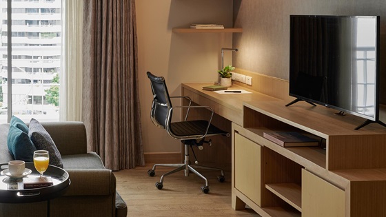 Studio Deluxe - Twin Beds Living area and Working Corner - 샤마 레이크뷰 아속 방콕