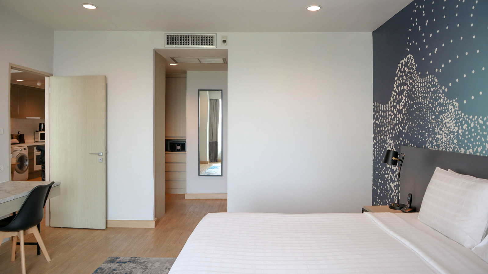 Three Bedroom Lakeview - Bedroom - 曼谷莎瑪阿索克湖景服務式公寓