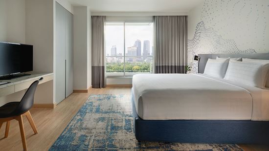 Three Bedroom Lakeview - Master Bedroom