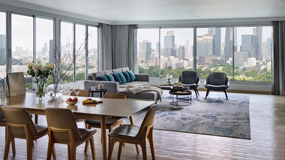 Three Bedroom Panoramic View - Living and Dining Area - 샤마 레이크뷰 아속 방콕